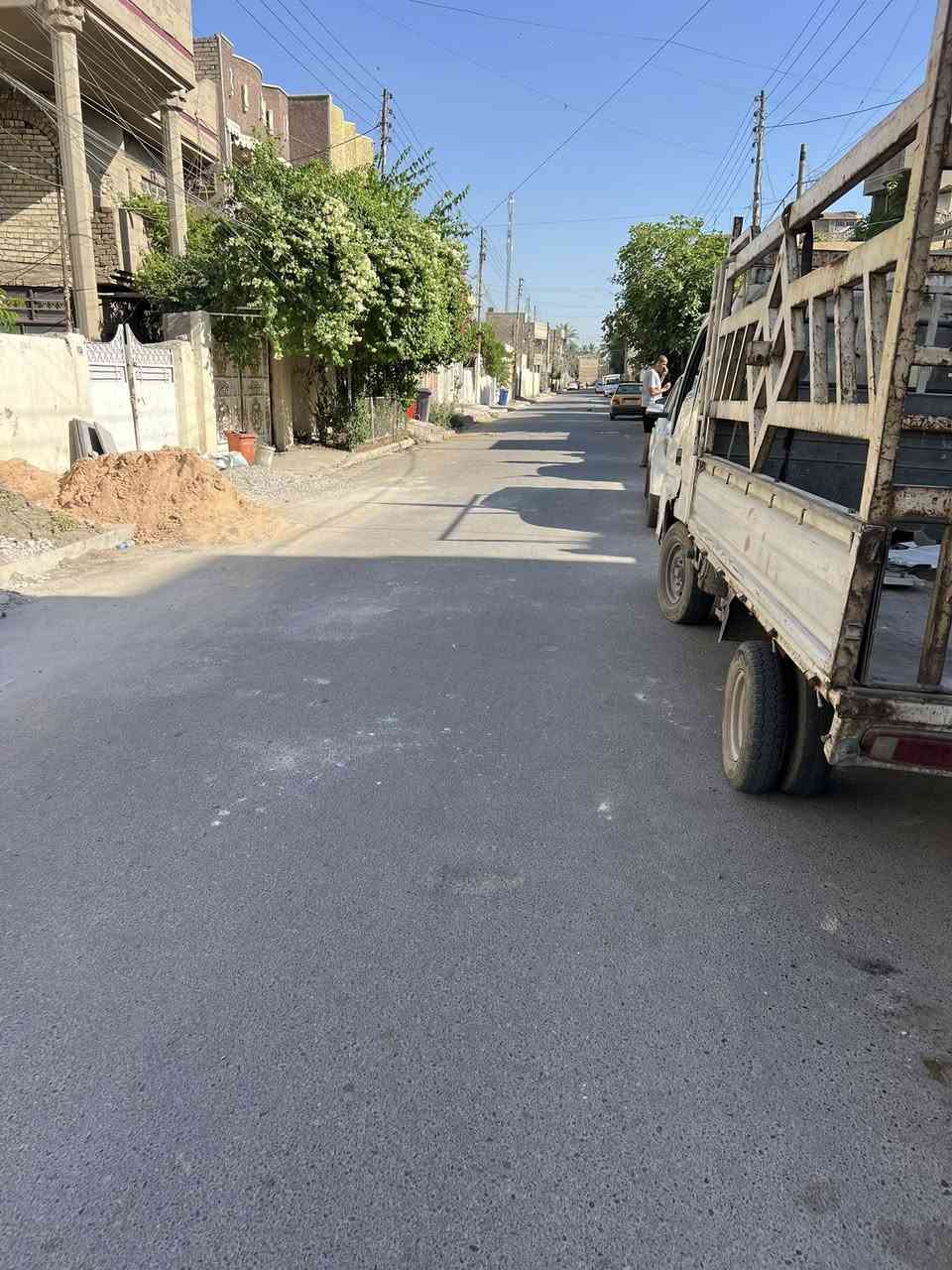 السلام عليكم بيت مساحه ١١٢   طابو ملك ٣ طوابق مكانه بغداد الشعب قرب شارع الصحه الجزائر سعرهه ٢٤٥  بناء حديث ***********
