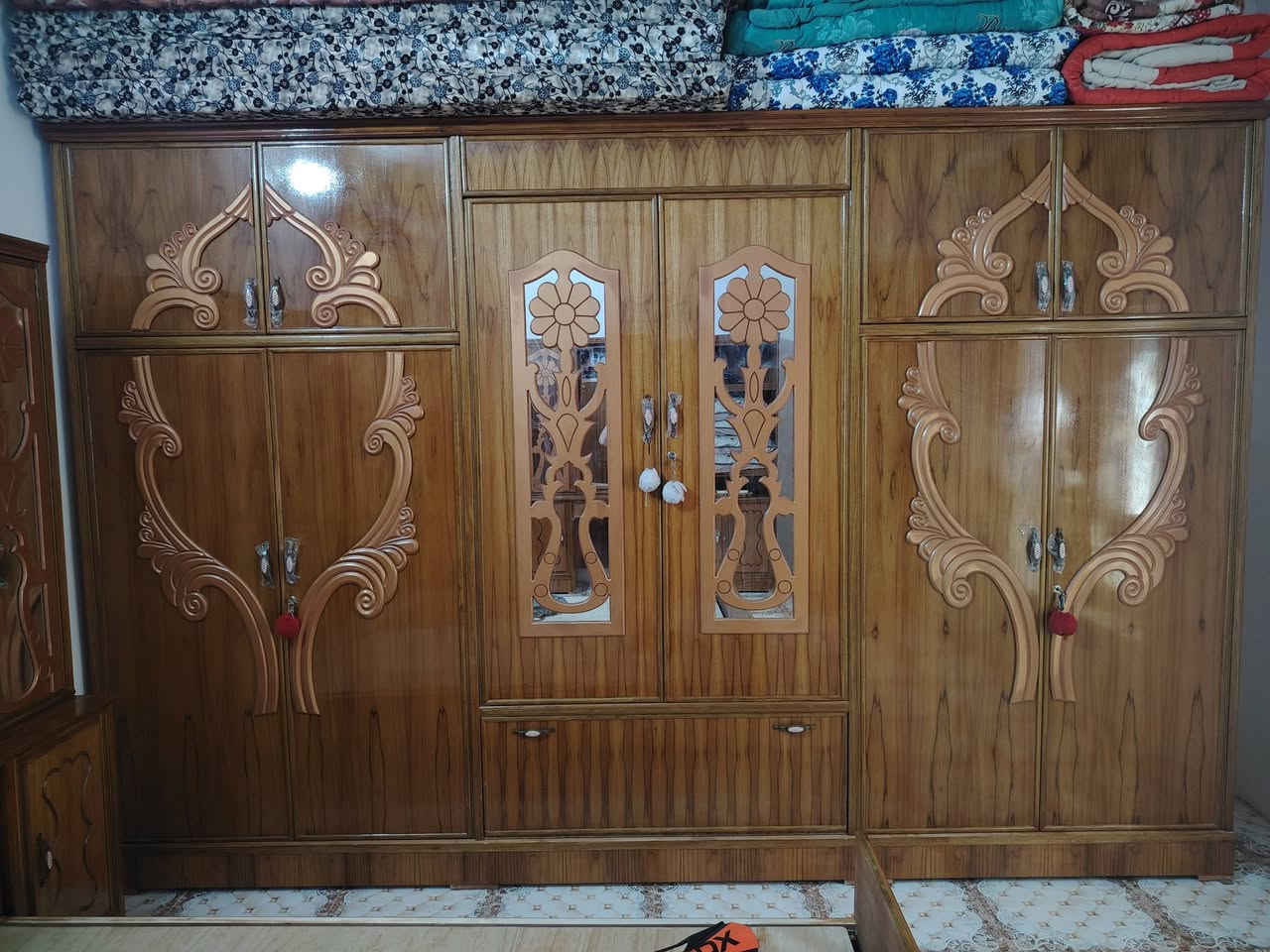 غرفه اخشاب احطاطه خشب ثخين 5 ملم وخشب ثقيل مستخدمه شي غليل السعر مليونين وربع وبيه  شي غليل الاستفسار *********** وتساب
