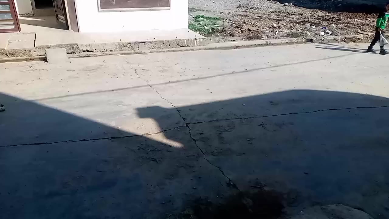 بيت لليجار في مزارع زيونة (مقابيل دائرة المرور)
100 متر طابق واحد

جمعية رعاية الرابعة
خط مولده بي 
سعر الايجار 250 الف
اليجي يشطف ويكعد لان البيت كامل
***********

***********
