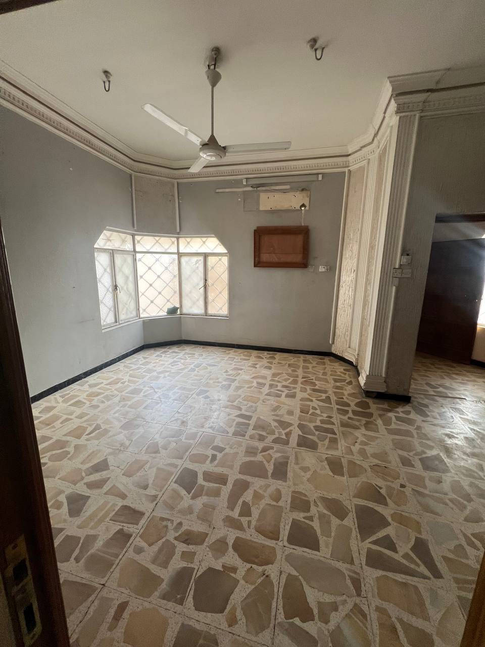 🏛️ بيت تجاري للايجار  🏛️

في الساعي بناء حديث موقع ممتاز

يحتوي خمس غرف منام صاله مطبخ

صحيات استقبال كراج مساحه 300 متر

يصلح لكافة الانشطة التجارية

سعر الايجار مليونين ونص قفل

ــــــــــــــــــــــــــــــــــــــــــ

للمعلومات اكثر الاتصال

على الرقم الموضح 

***********

رابط القناة 

https://t.me/vvvohhh
