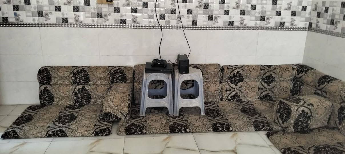 للبيع 
جلسه عربيه ٧ دواشك ١٤متر وجهين حبيبات كويتي
 شرط نظيفه 
السعر    175      ***********
الحر حي المؤمنين

