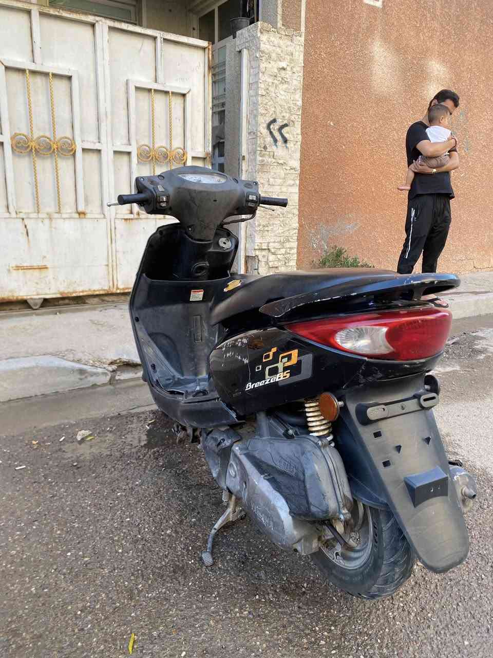 السلام عليكم دراجه بغبغاء نوزل كوري نظيف برغي ممفتوح بيه مكينه ناعمه دراجه للبيع سعره 950 ألف وبيه مجال بسيط حك الجيه مكاني بغداد حي القاهرة تواصل ع هذا رقم ***********
