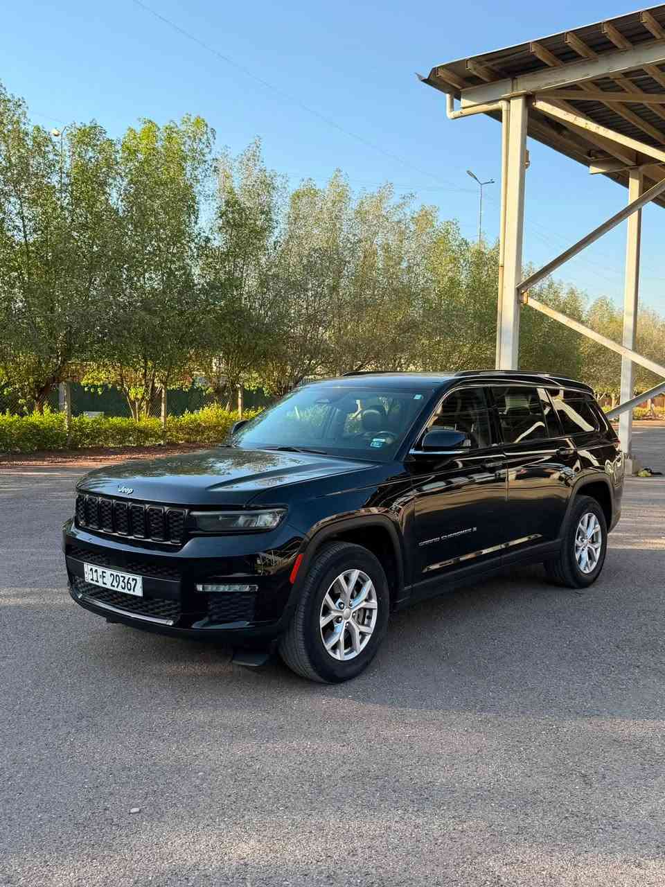 🚙 للبيع | Jeep Grand Cherokee Limited 2022

للبيع جيب جراند شيروكي ليمتد موديل 2022، بحالة ممتازة، لون أسود، عداد 60,000 كم.

المواصفات:
✅ محرك V6 سعة 3.6 لتر بقوة 293 حصان
✅ ناقل حركة أوتوماتيك 8 سرعات
✅ نظام دفع رباعي 4WD
✅ شاشة Uconnect قياس 10.1 إنش
✅ شاشة عدادات رقمية
✅ نظام صوت Alpine الأصلي
✅ مقاعد جلد كهربائية مع تدفئة وتهوية
✅ فتحة سقف بانورامية
✅ تشغيل بصمة ودخول ذكي
✅ كاميرا خلفية مع حساسات أمامية وخلفية
✅ مثبت سرعة راداري
✅ نظام المحافظة على المسار
✅ مراقبة النقطة العمياء
✅ Apple CarPlay و Android Auto
✅ جنوط 20 إنش

ملاحظات:

* السيارة حادث خفيف من الأمام البنيد مبدل وكاله نفس الون والجاملغ الامامي جهة عكس السايق بي شبر صبغ
* الباب الخلفي جهة الراكب يحتوي على BDR بسيط جدًا وغير ملحوظ السياره لغد شاصي دواخل كلها مكفول .
* صور الحادث موجودة ضمن المنشور بكل شفافية.

💰 السعر: 280 ورقة، وقابل للتفاوض بالمعقول مع الشاري الجاد.

📍 الموقع: بغداد – الحرية

📞 للتواصل: ***********
