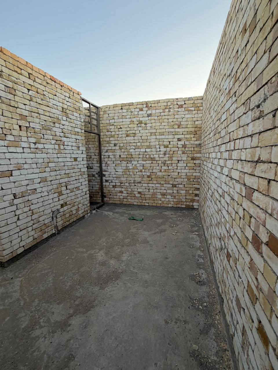 بتلو للبيع زراعي سند بغداد التاجي ام العظام قريب مكتب غصون للعقار مساحة 50متر رفت ومجاري تكرم مكمل طابوق عالي ***********.تم يجيك الرد خاص
