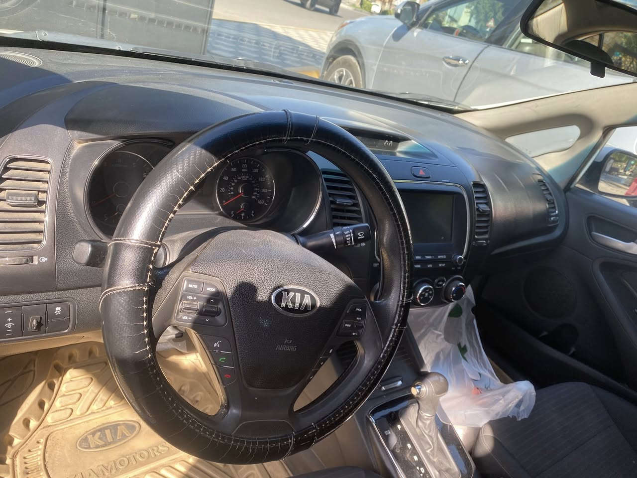 سلام عليكم ورحمة الله وبركاته للبيع كيا فورتي 2018 وارده أمريكي قبق جنطه وبيه كلير  قطعتين امريكا سعر 120 
رقم الهاتف *********** مكان سياره نزلت جسر الاسكان
