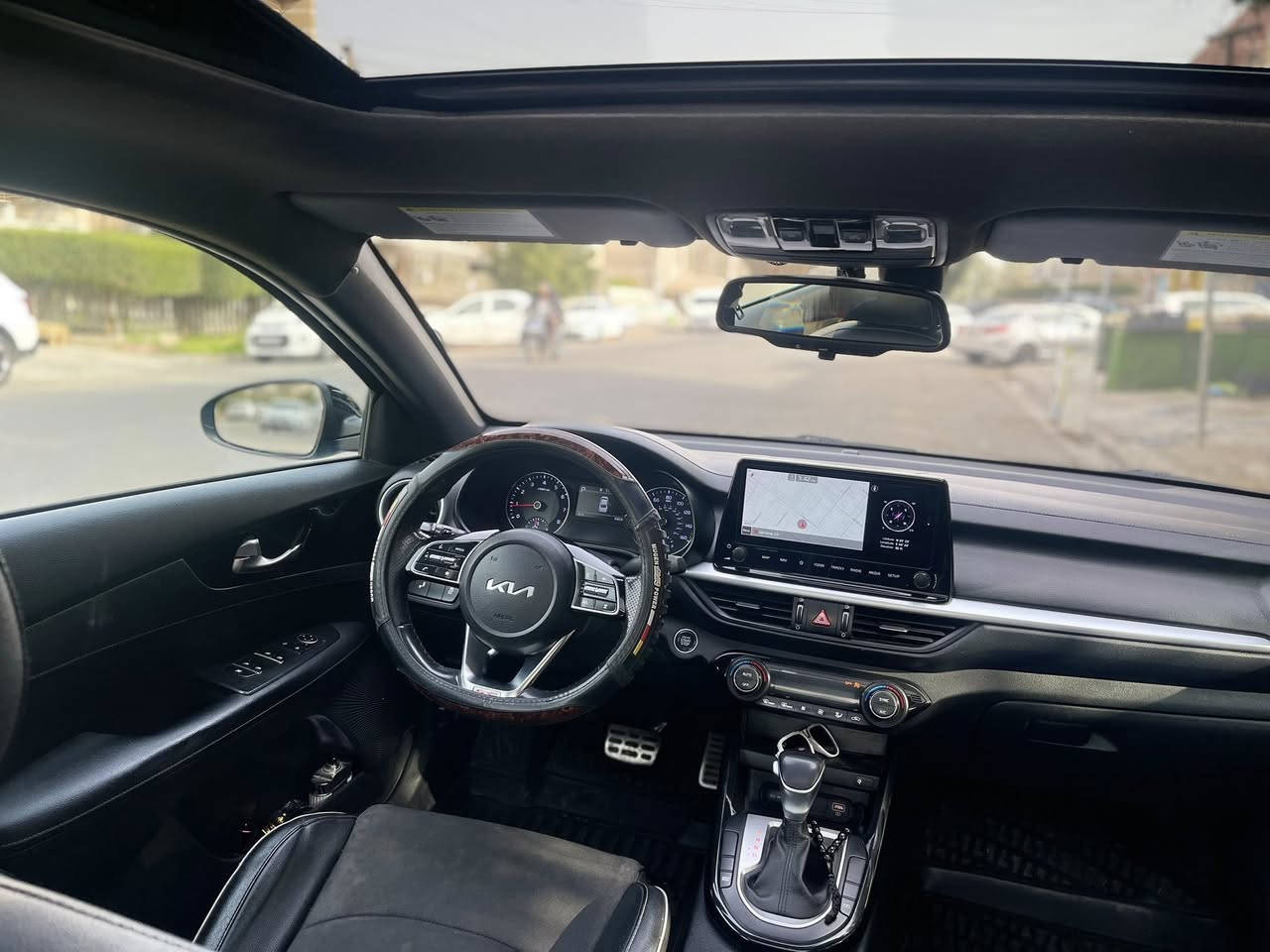 السلام عليكم فورتي (جيتي لاين )
موديل 2022 

  مكفوله كفاله عامه من صبغ بدون ايرباك 

رقم بغداد جديد سنويه جديده بأسمي 

فول مواصفات 

حساسات 

رادرات 

توقف ذاتي 

تحديد مسار 

ثلالث انضمه قيادة 

سايد بريك بصمه 

بصمه أبواب و بصمه تشغيل 

تشغيل عن بعد 

سلايت 

محرك2000 دوش 

ماشيه ٦٨

مكان سياره بغداد 

الاتصال على رقم ***********
