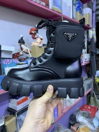 بوت جلد نسائي ماركه PRADAقطعه اصليه جديد غير مستخدم قياس 40 السعر 50 ا...