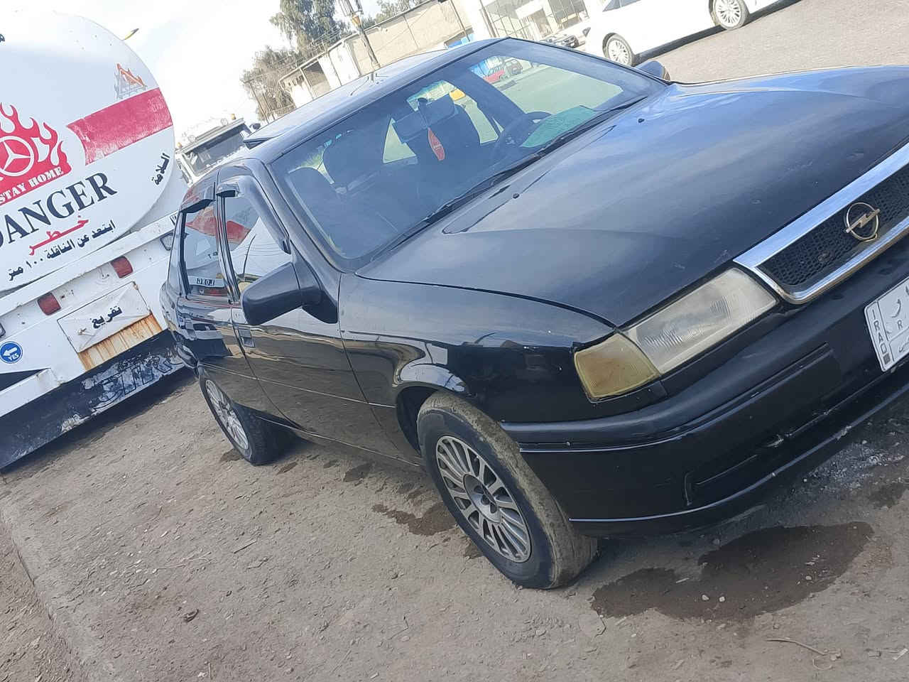 السلام عليكم  فكترا مديل 92  حجم 18  ودوائر فقط  طخم تواير جديد كابون بانزين شغاله  فتحت سقف شغاله كير شرط محرك بدايه نفخ السعر 35 ***********
