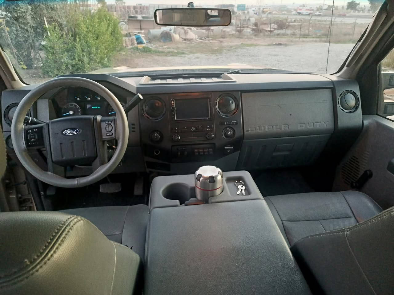 فورد موديل 2012 
محرك 8 سلندر بانزين 
بيها منضومه غاز 
سيارة مكفول 
سياره بسمي وكاله تحويل حاضر 
اتصل علي واتس اب 
***********
