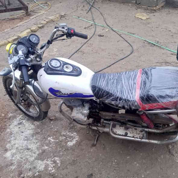 السلام عليكم.
درجة جونده موديل 16 . اوراق .
دراجه جاهزه من كلشي تشغيل سلف . هندر 
محرك مكفول 
ب 450  وبيه مجال 
***********
