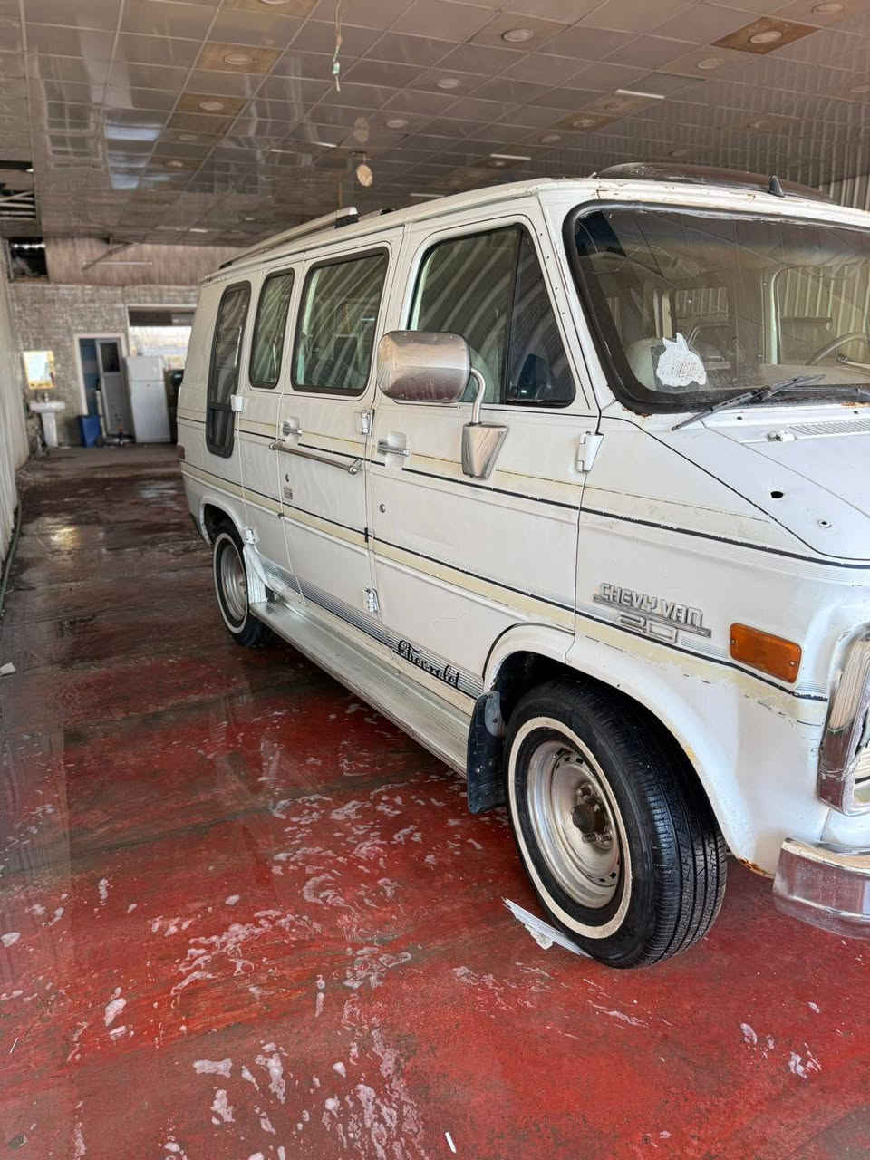 مكينه ٦ كير نضيف سيارة حلوة وجاهزة تبريد شغال نقص بس غاز مكاني بغداد الحبيبيه *********** عارضها ٧٥ و بيهة مجال
