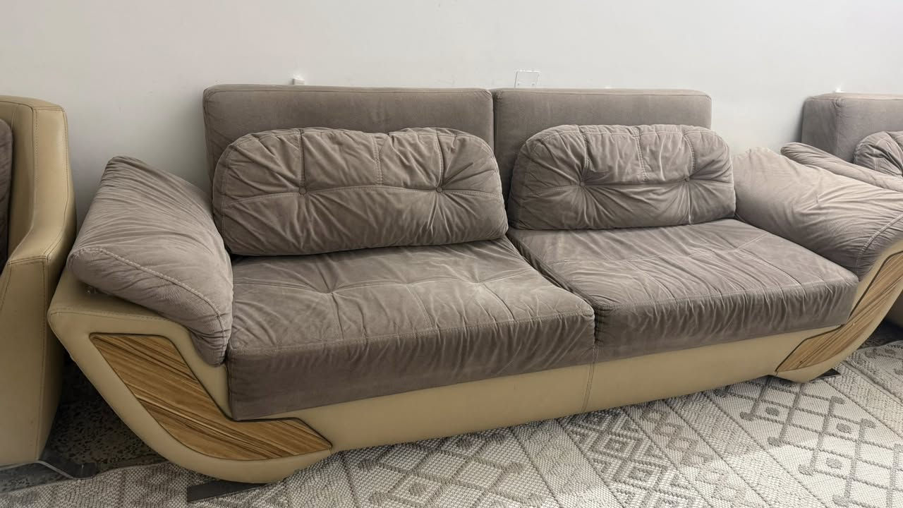 يوجد 8 مقاعد او 16 مقعد 

المكان الامين الثانيه قرب الفلكه الحدادين 

مستعجل على البيع 

السعر 850 الف إذا 16 مقعد واذا 8 مقاعد 450 الف 

مكلف بلنشر 

غير متواجد على الفيس 

هاتف صاحب التخم 

‪0771 428 5108‬
