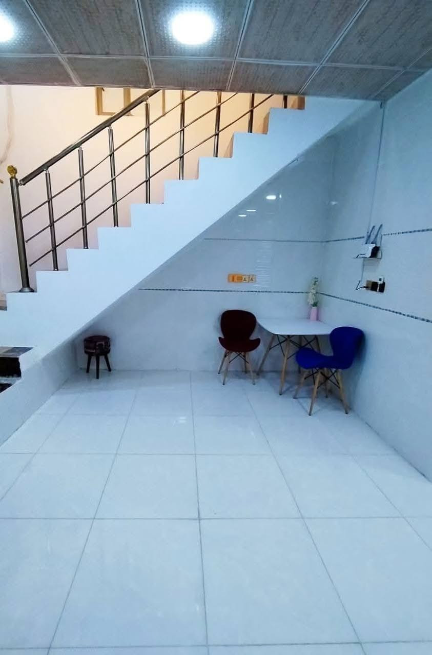 السلام عليكم
🏠 بيت للبيع - السماوة / ال رباط 
📏 المساحة 100م - بناء حديث ونظيف
🧱 سقف عكادة + سقف ثانوي + سطح مفروش إيزوكام
📐 واجهة 12م × نزال 8م
📋 سند زراعي (25) إقرار محكمة 
🛋️ يحتوي على: غرفة + صالة + مطبخ مفتوح عالصاله + برّاني + حمام + مخزن بالبيتونة
السعر 58 مليون 
***********
