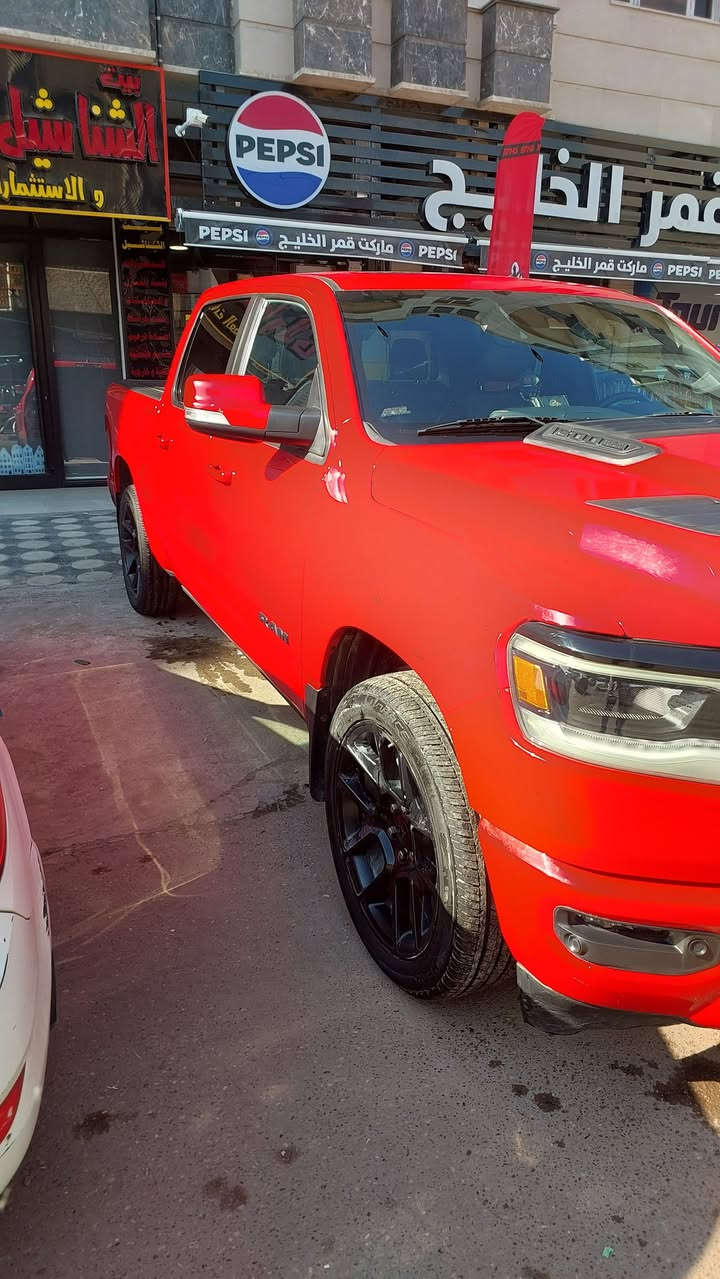 دوج رام فئة سبورت 5700 
موديل 2021
ماشية 109  الف
بأسم شركة أقليم ورقمها دهوك
السيارة كلين بس صار حادث خلفي هنا بغداد بسيط جدا تبديل دعامية خلفية وشوية من قبغ الجنطة انصبغ 
بانوراما 
مرايات جانبية كهرباء وترحيب
دوسة كهرباء 
كشنات جلد الامامي تدفئة وتبريد والستيرن تدفئة 
شاشة كبيرة تيسلا
توقف ذاتي 
حساسات امامي خلفي 
وبعد بيها مواصفات
البطارية مبدلة قبل شهرين AGM

مكان السيارة بغداد الاعظمية 
للاستفسار ***********
