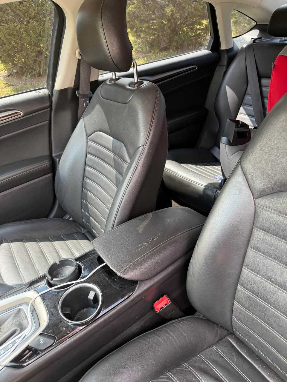 🔥 2013 FORD FUSION SE | 2.0L ECOBOOST TURBO | FULLY LOADED 🔥

💎 Luxury • Performance • Comfort • Fuel Economy

✅ Safety Certified
✅ Only 183,700 KM
💲 $7,200 OBO

Looking for a stylish, reliable, and fully loaded sedan? This 2013 Ford Fusion SE offers the perfect combination of performance, comfort, technology, and fuel efficiency.

🚗 Performance

✔ Powerful & Fuel-Efficient 2.0L EcoBoost Turbo Engine
✔ Smooth Automatic Transmission
✔ Excellent Driving Experience
✔ Runs & Drives Great
✔ No Mechanical Issues

🌟 Premium Features

✅ Heated Leather Seats
✅ Power Driver Seat
✅ Power Mirrors with 3 Driver Memory Settings
✅ Full Power Windows
✅ Large Touchscreen Display
✅ Bluetooth Hands-Free Calling & Audio
✅ Backup Camera
✅ Remote Start
✅ Steering Wheel Controls
✅ Ice Cold Air Conditioning
✅ Beautiful Silver Exterior
✅ Spacious Interior & Large Trunk

🔧 Recently Serviced

✅ Fresh Oil Change
✅ Safety Certified
✅ Ready to Drive Home Today

Whether you’re looking for a reliable daily dri Windsor, ON


**إذا كنت صاحب هذا الإعلان وتريد حذفه لأي سبب، رجاءا أرسل رسالة إلى الدعم الفني**