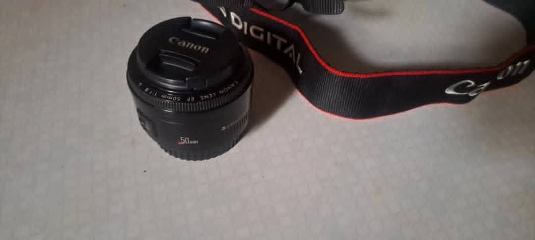 عدة كاملة لصناع #المحتوى و#اليوتيوبرز" و "مثالية لتصوير جلسات #البورتريه"
للبيع #كاميرا  #Canon EOS 80D بحالة شبه جديدة (شتر قليل جدا)
✨ المواصفات والمميزات:
 • دقة 24.2 ميغابيكسل لصور عالية الجودة
 • تصوير فيديو Full HD
 • نظام فوكس سريع ودقيق (ممتاز للتصوير الحركي)
 • شاشة متحركة لمس لسهولة التصوير من زوايا مختلفة

📦 الملحقات:
 • عدسة 50 (بورتريه)
 • شاحن أصلي 🔌
 • بطارية أصلية 🔋


**إذا كنت صاحب هذا الإعلان وتريد حذفه لأي سبب، رجاءا أرسل رسالة إلى الدعم الفني**