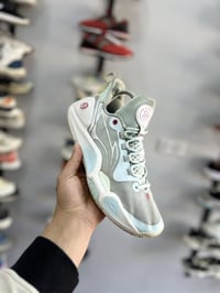 حذاء كرة سلة • قياس ٤١ • توصيل متوفر