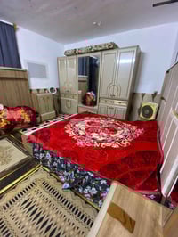 عدي غرفه اخشاب تركي للبيع حديث مكونه من 9قطع صار شهر مشتريهه صارت عليه...