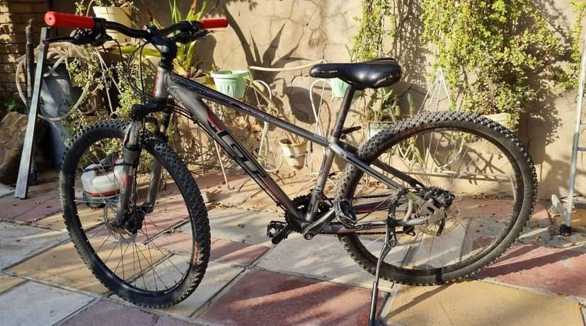 السلام عليكم
بايك GT حجم التايرات 27.5 حجم الفريم m سستم شيمانو فئة أولى كامل عدد النمر ٣×٨ ستيرن رياضي كصة قوية بريكات دسك ممتازة وقويه السعر 150الف مكان بغداد


**إذا كنت صاحب هذا الإعلان وتريد حذفه لأي سبب، رجاءا أرسل رسالة إلى الدعم الفني**