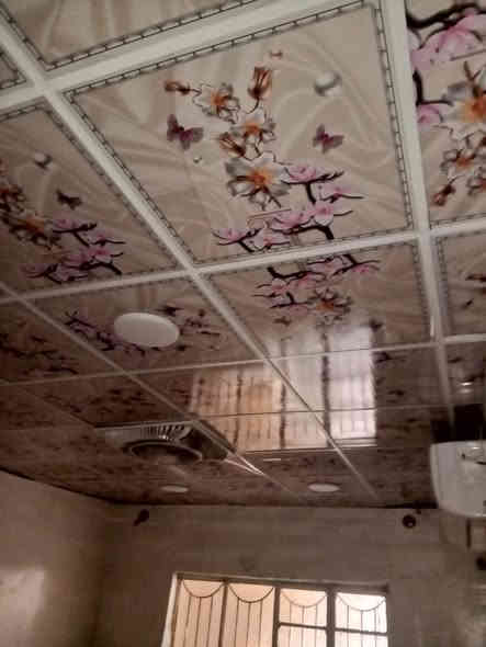 سلام عليكم سندويش وباب غرافه خشب جديده وسقوف ثانويه جديد  باب حمام البيع بكاني زعفرانيه رقم ***********
