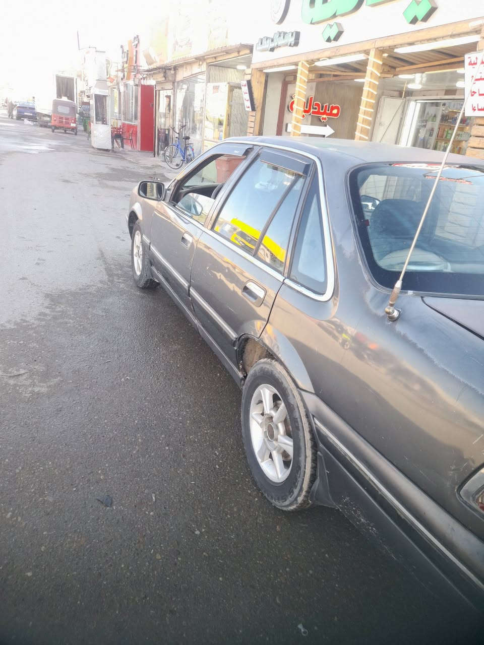 السلام عليكم عندي سيارة برنس بوبكهام موديل 1993 مكينه حاويه تخم تاير جديد صدر جديد امامي و خلفي مشط مال ستيرن جديد سنتر بيبان شغال كهربائيات كلها شغاله الكير بي صفنه بل بك رقم بغداد انكليزي بسمي سنويه لنهاية سنه 2030 السعر 
27 بيها مجال العنوان التاجي ابو عضام قرب البانزين خانه مال نايف رقم الهاتف 
*********** واتساب
