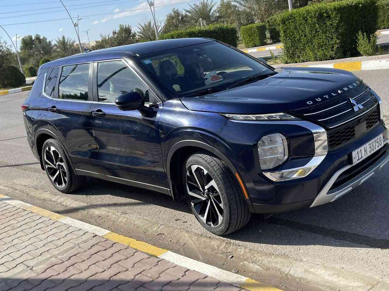 السلام عليكم للبيع فقط بدون مراوس اوتلاندر موديل 22 فول فقط بدون فتحة مواصفات se دفع رباعي كامرات 360 ورادارات امامي خلفي  السيارة كلين بدون صبغ بدون ايرباك رقمهة بغداد باسمي تحويل او وكالة عداد السيارة 103 كم  للتواصل ***********
مكان السيارة تكريت 
السعر 195 وبيهة مجال بسيط
