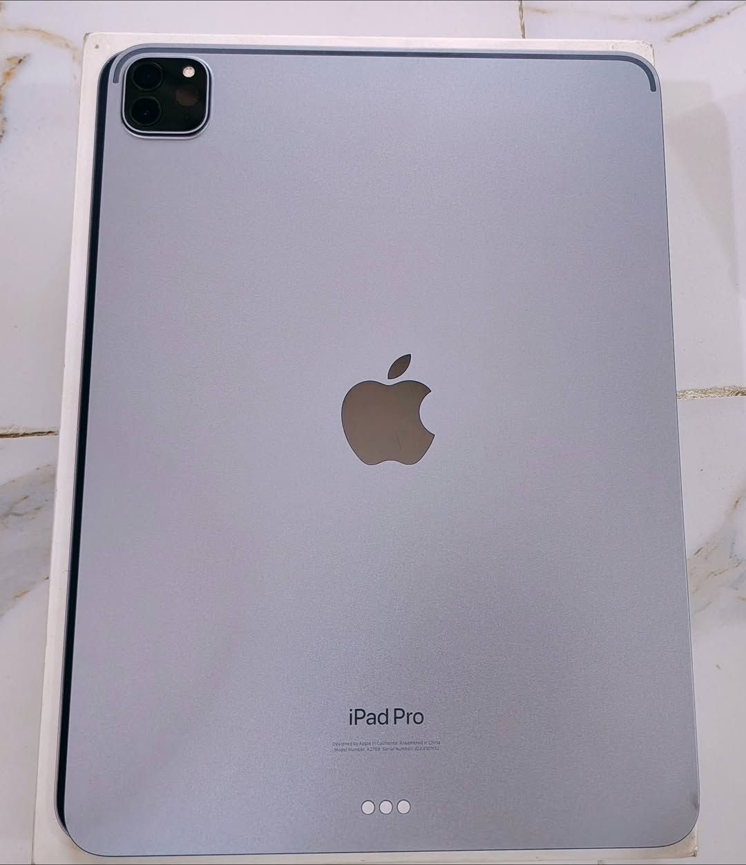 للبيع فقط (بدون مراوس)
آيباد برو 11 إنش - iPad Pro 11
​المعالج: M2 (أداء فائق).
​الذاكرة: 128 جيجابايت.
كله نورمل لامفتوح ولا داخل تصليح🌹
​صحة البطارية: 94%.
​الحالة: الجهاز نظيف جداً وخالٍ من الخدوش، (ملاحظة: توجد ذرات غبار بسيطة في الكاميرا الأمامية).
​الملحقات: كامل بملحقاته (الباكيت، الشاحن الأصلي، الكيبل) + حافظة (كفر) جيلاتين.
​ملاحظة: البيع للجادين فقط، ولا أقبل بالمراوس.
السعر/730
رزقنا ورزقكم على الله، من يعجبه السعر حياكم الله، ومن لا يناسبه السعر فليمر بسلام، ربي يحفظ الجميع.🌹
​للتواصل والاستفسار (واتساب متوفر):
📞 ***********

