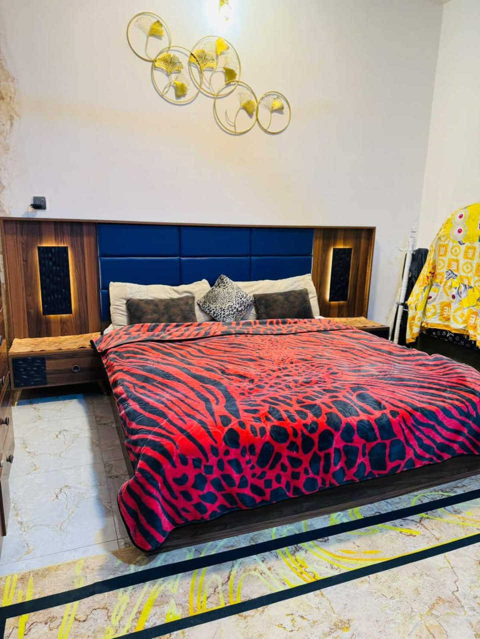 سلام عليكم غرفه للبيع تركيه مودل كلش حلوه فقط جرخ باب سلايت مكسور. يتبدل 9قطع الموبايل *********** بغداد التاجيات خلف المرور
