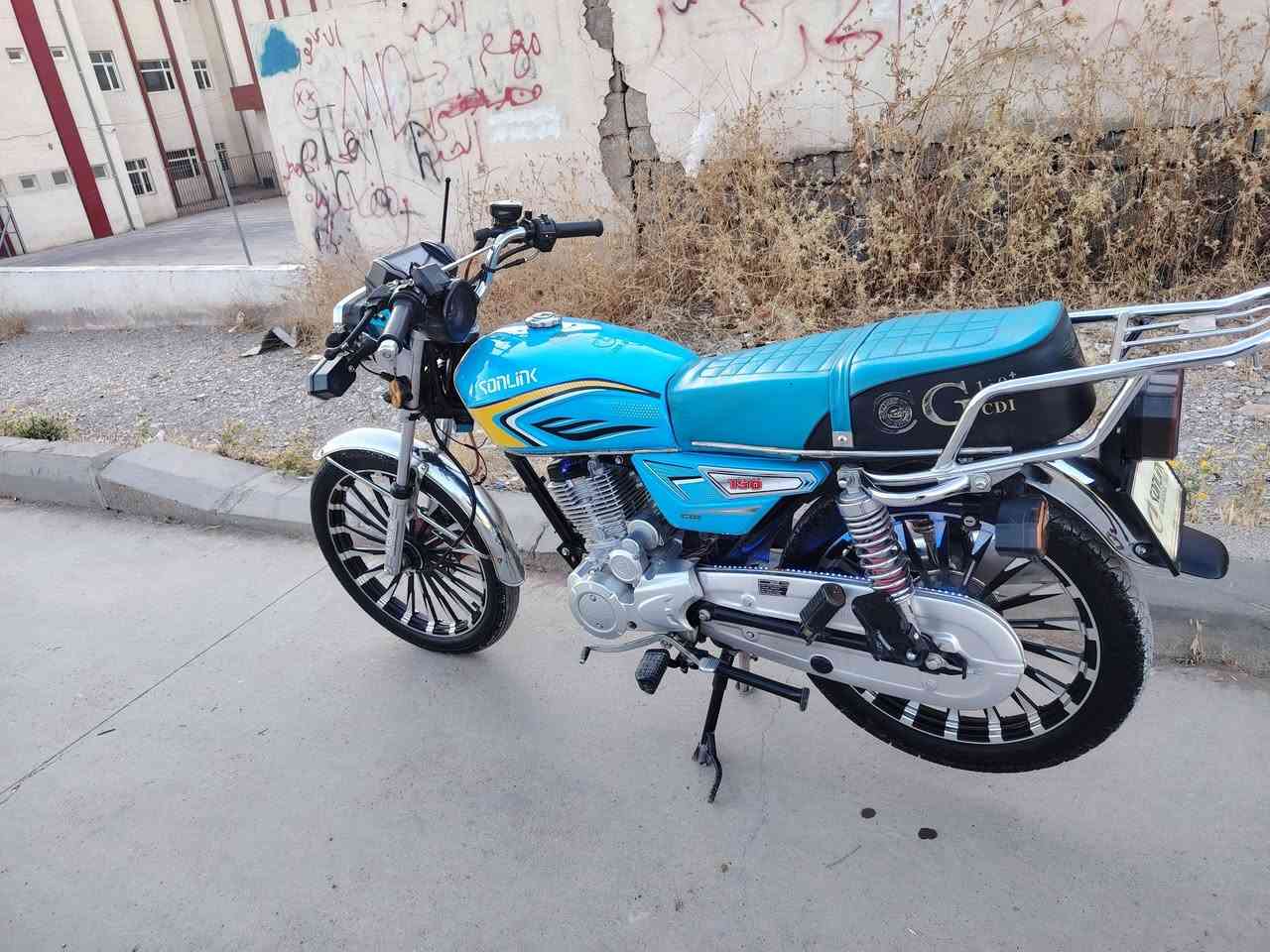 سڵاو هاوڕییان ئەم سۆنلیکەمان هەیە مۆدیل 2024 ماتۆڕەکە مەکینە 150 کەپسه سفر سڕە 4 هه زار ڕۆشتوە ئەقدو مەنەفێسی و شەخال و سلف 2 سویچی شەریکەی ماوە هەموو گیانی شەریکەیە تەنانەت تایەکانیشی شەریکەیە موشتەری مەسج بکات لە سلیمانیم


**إذا كنت صاحب هذا الإعلان وتريد حذفه لأي سبب، رجاءا أرسل رسالة إلى الدعم الفني**