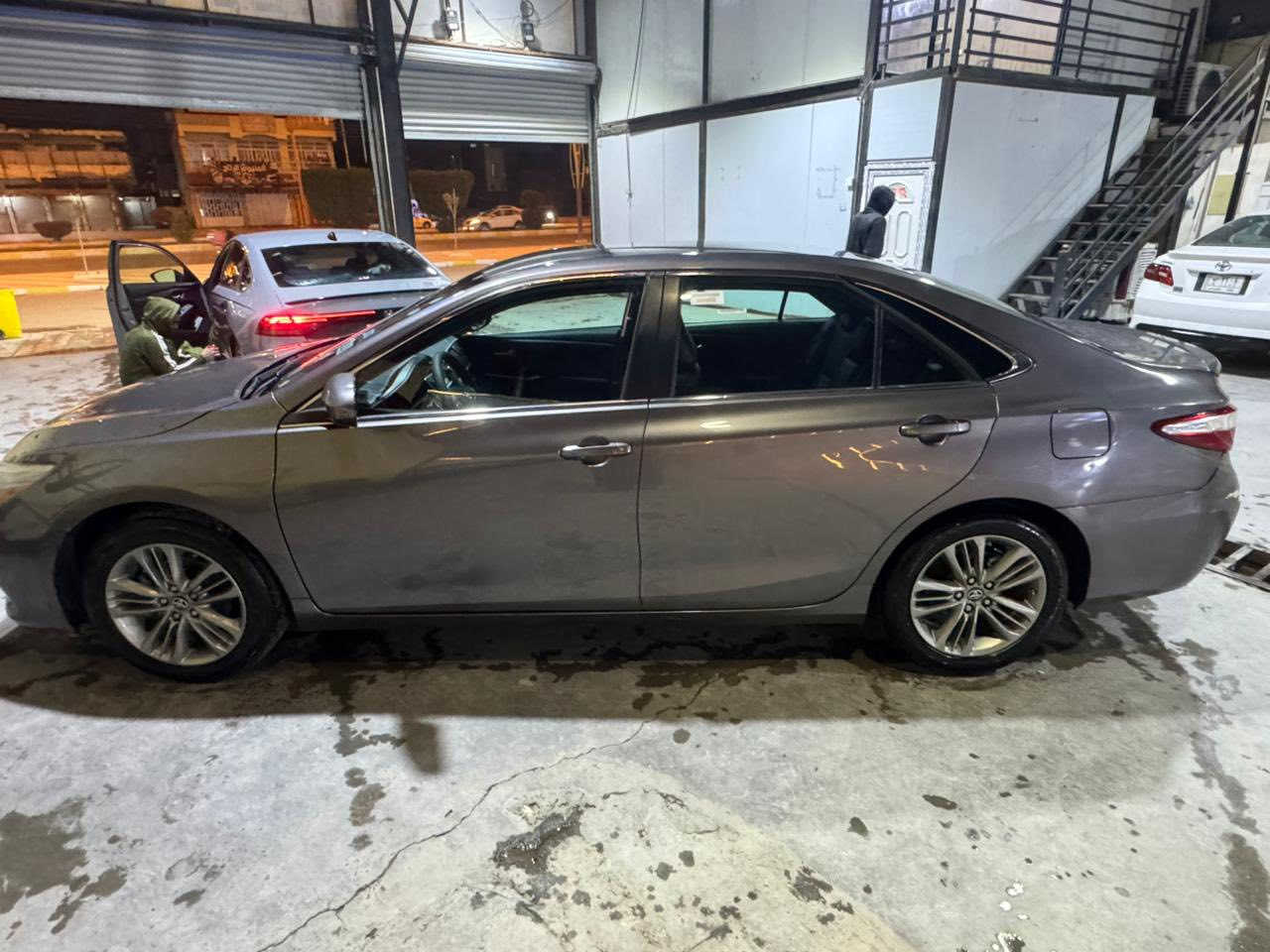 السلام عليكم
كامري  امريكي 
 موديل 2016مواصفات SE
حادثه راس الجاملوغ الايمن تعديل بارد 
وراس بنيد هم تعديل 
بدون ايرباك 
والجاملوغ الخلفي خلف السايق مصبوغ  
سياره بدون نواقص محرك كير مكفول 
داخله الكسانه جلد لونين جلد ومخملً
سياره ناعمه وحلوه 
رقم اربيل 
سعره 160 وبيه مجال 
موقعه الانبار فلوجه 
الاستفسار  ***********
