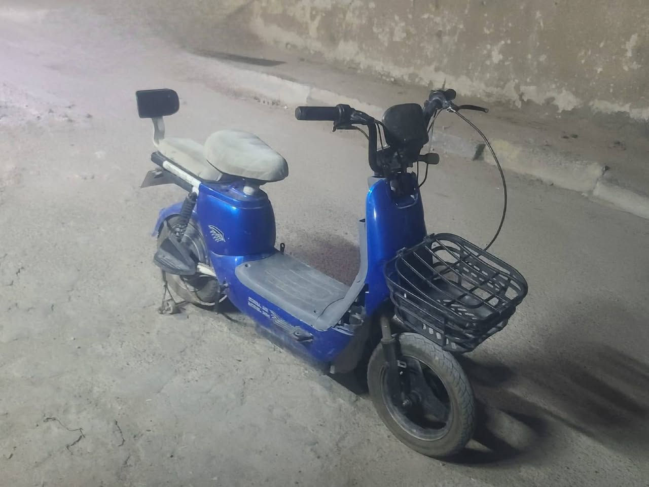 دراجة شحن حجم اربعطش موديل ٢٠٢٤ دراجة نضيفة سرعتة ٦٠ حقيقي بطاريات مديل ٢٠٢٥ ملفبلادي عقل بلادي السعر ٢٥٠ وبية مجال للتواصل ***********
