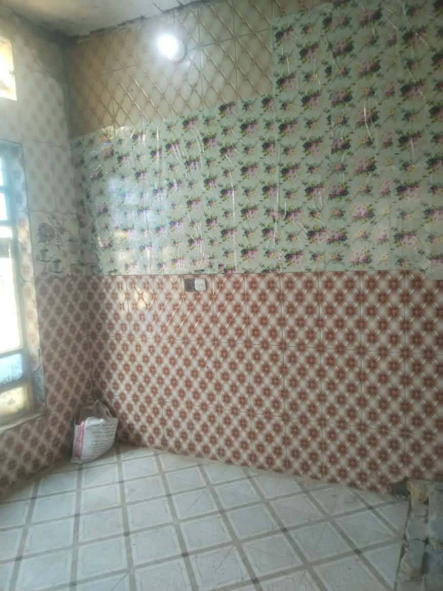 السلام عليكم
بيت خلفي لبيع
مساحه دربونه متر ونص
مساحه بيت 100 متر خلفي
غرفه و ديوانيه و استقبال و مطبخ وصحيات
عنوانه ناصريه مركز حي فداء شارع مدارس
الاستفسارات رقم *********** 
 بسم ابو حسام 
سعره 55
مقاطعه 21
999
