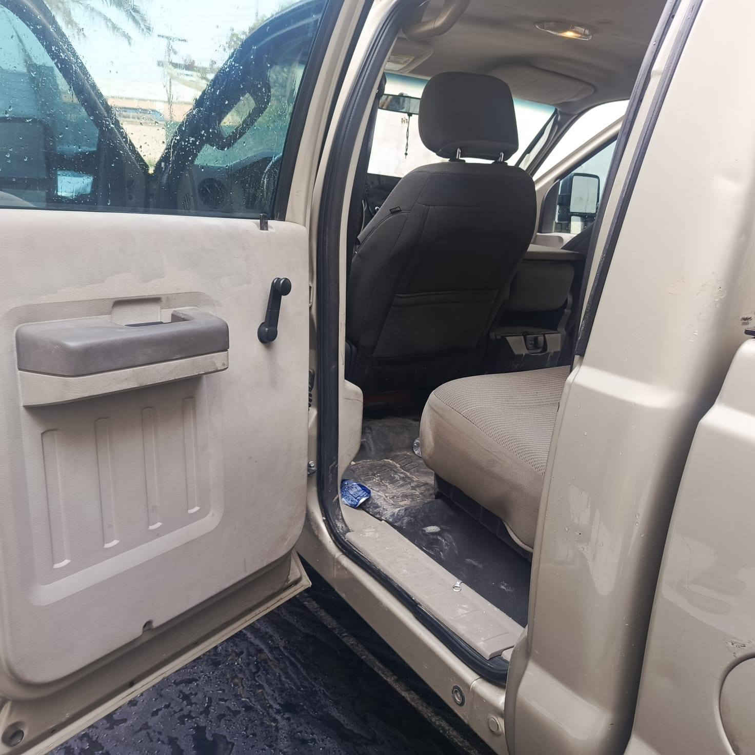 السلام عليكم عندي فورد موديل 2009 مكفوله كفاله عامه من كلشي من كير و مكينه و صدر و كشر سيارة نظيفه و جاهزة و انطي تراي للبصرة السيارة كاز السعر 130 و عنواني حي الجامعه رقم تلفوني :  ***********
