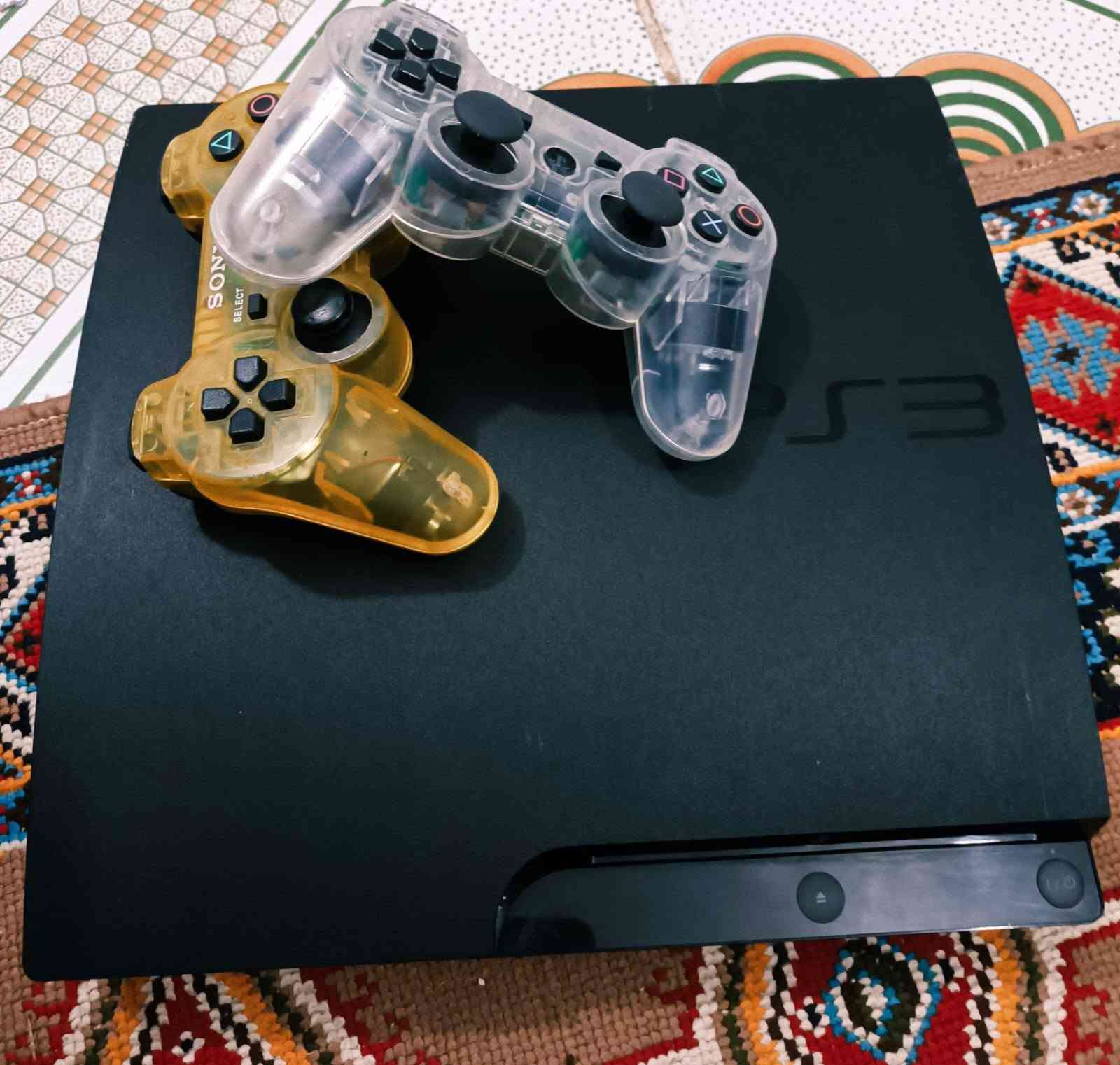 بلي 3 وجميع ملحقاته وبي العاب 5 منهم بيس وفيفا GTA5 وبعد لعبتين 
@إشارة والله ماصارنه 5 الى 6 اشهر من اشتريناا مكاني ميسان حي نداء الخاص مالي مفتوح او واتس *********** السعر 160 وبي مجال للطيبين
