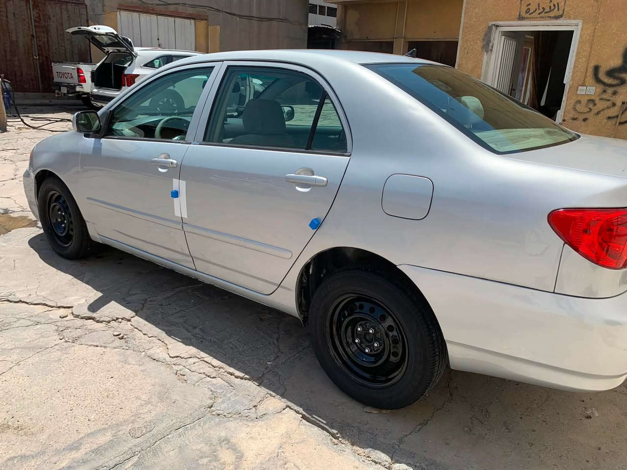 السلام عليكم كورلا موديل ٢٠٠٨ وارد أمريكي رقم بغداد الجديد السيارة حادثهة بابتين ودوسة السيارة مصبوغة بيهة طخطخات وصبغتها جاهزة من كير ومكينة وصدر تبريد شغال مكينة ١٨٠٠ جام عادي شاشة كامرة ورايدهة ٦٩ وبيهة مجال وموجودة بغداد الجديدة ورقمي ***********
