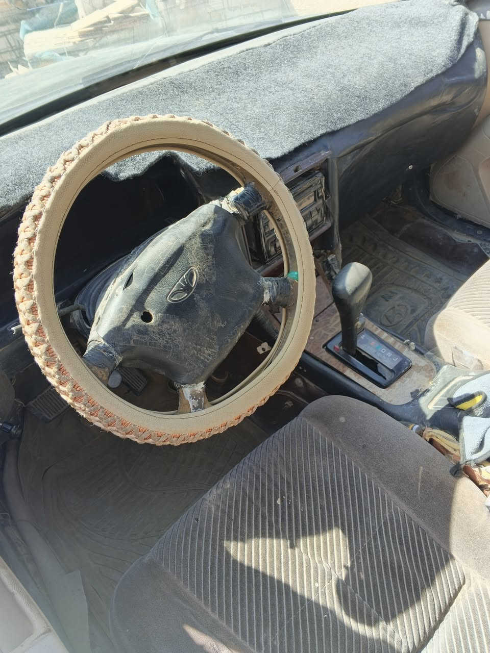 سلام عليكم  من رخصت الادمن المحترم سياره كراون مديل94 رقم نبار سنويه كارتونيه بدون راعي تكفل سرقه وعشاير سياره بيع ومراوس بسايبه حسب القناعه سعر 15 ورقه مكاني نجف رقم ***********
