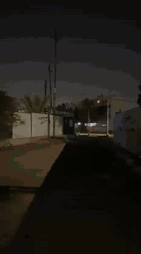 هذا بيت طابق ثاني للايجار مساحه ٧٠ متر بلكفائات يم حسينيه ابو تراب ايجاره ٣٥٠ وبية مجال غرفه وصاله ومطبخ وخدمات عائله صغيره فقط
***********
