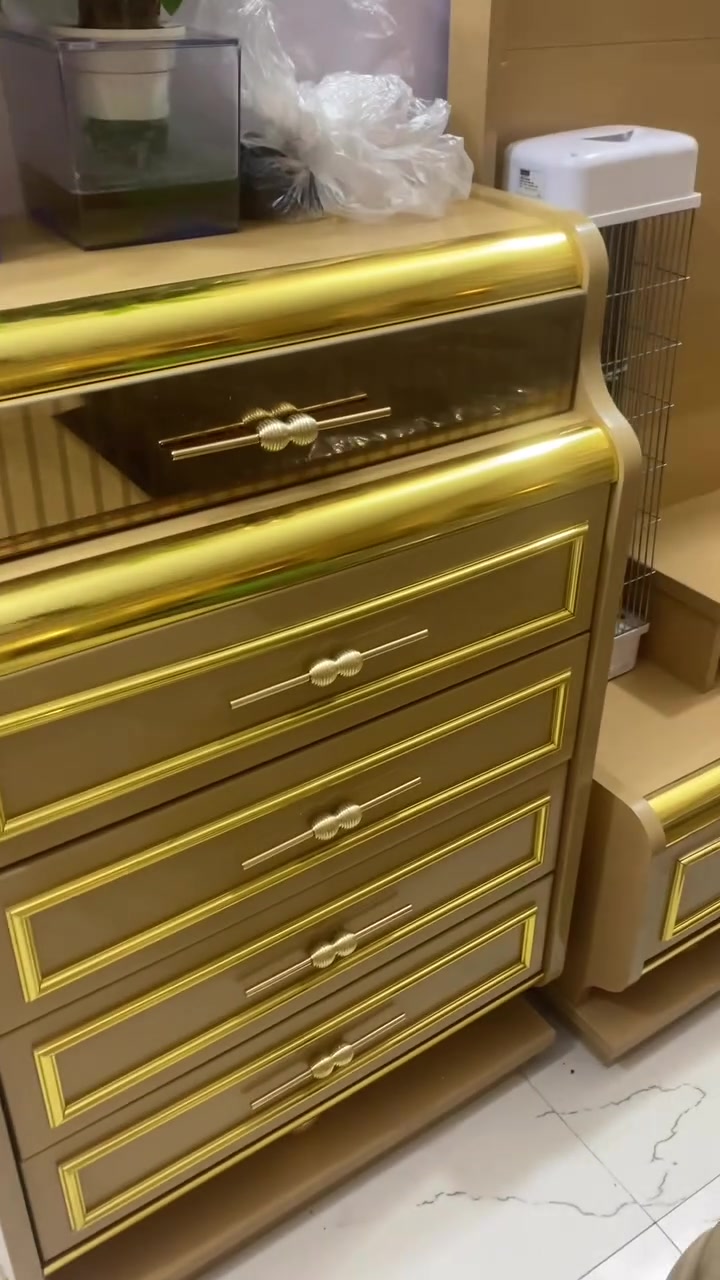 السلام عليكم غرفة نظيفة مستخدمة شي بسيط كلش مكان بغداد البلديات السعر على الخاص اتصل على ***********
