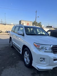 لاندكروزر 2015 مكفوله عد الدعامتين باسمي  ً.    07714276066