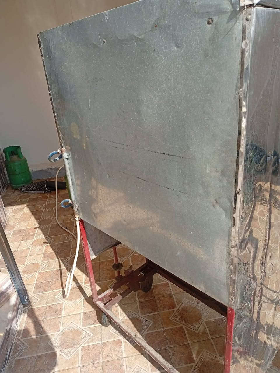 شوايه سل ستيل 3شيش نظيفه
بدون ماطور السعر 125 

شهربان حي العسكري شارع ابو عامر. 

للتواصل ***********
