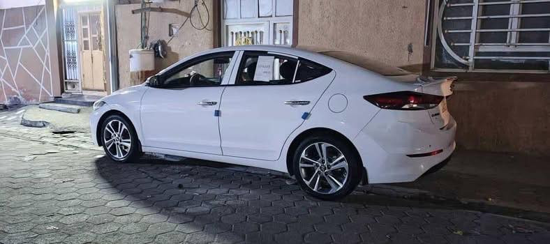 سلام عليكم النترا 2018 سوبر سيارة جديده بمعنى الكلمه لا دحجات لا شخوط لا بارد نصبته كلش حلوه سيارة محولبه بس حالوب خفيف ومامبين اله تتقرب عليه وقليلات مواصفات سيارة فتحه تبريد قطعتين مري شفط شاشه وكامره وتحكمات يدات نيكل رقم اربيل وكاله ومداور محرك 2000 كير ومحرك على وضع شركه لا مفتوحات ولا ملعوب بيهن حداديه جديده تخم تاير جديد 5ويلكب مكاني نجف السعر 152 وبيه مجال (رقم صاحب السيارة ***********)اني مكلف بلنشر صور السونار موجودات
