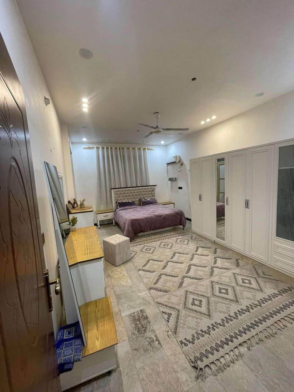 ملاحظه مهمه الدار بناء فول درجة اولى ارضية مرمر وكهرباء من احدث وافضل الانواع شغل شركة هندسية اختصاص وماء ومجاري من احدث وافضل الانواع وموقع حلو ومرتب وشارع عريض رصيف جديد البيت بناء سنة 2024 حديث بغداد, العراق


**إذا كنت صاحب هذا الإعلان وتريد حذفه لأي سبب، رجاءا أرسل رسالة إلى الدعم الفني**