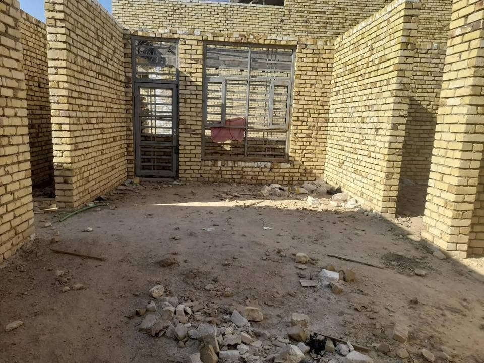 السلام عليكم
دار هيكل غير مسقف للبيع

طابو زراعي سند25 

نوع البناء //طابوق بوكس ٥٠×٥٠سم

تحويل البيت ثاني يوم بعد الشراء

العنوان / /بابل المدحتيه 

حي بابل الزراعي خلف محطة الكهرباء 

بناء حديث سنة ٢٠٢٥

عرض الشارع ١٠متر

المساحة//٣٠٠متر

الواجهه //١٠متر

قريب على التبليط جدا 

خدمات كامله من ماء وكهرباء شارع سبيس

السعر/٥٠وبي مجال

تفاصيل البيت

استقبال 

صاله كبيره 

عدد الغرف ٢

مطبخ حار وبارد

منور خلفي وجانبي 

مجمع صحيات داخليه وخارجيه

البيت موقع حلو وجيد جداً الوجي على الشارع الرئيسي

للاستفسار. ***********.     ***********
