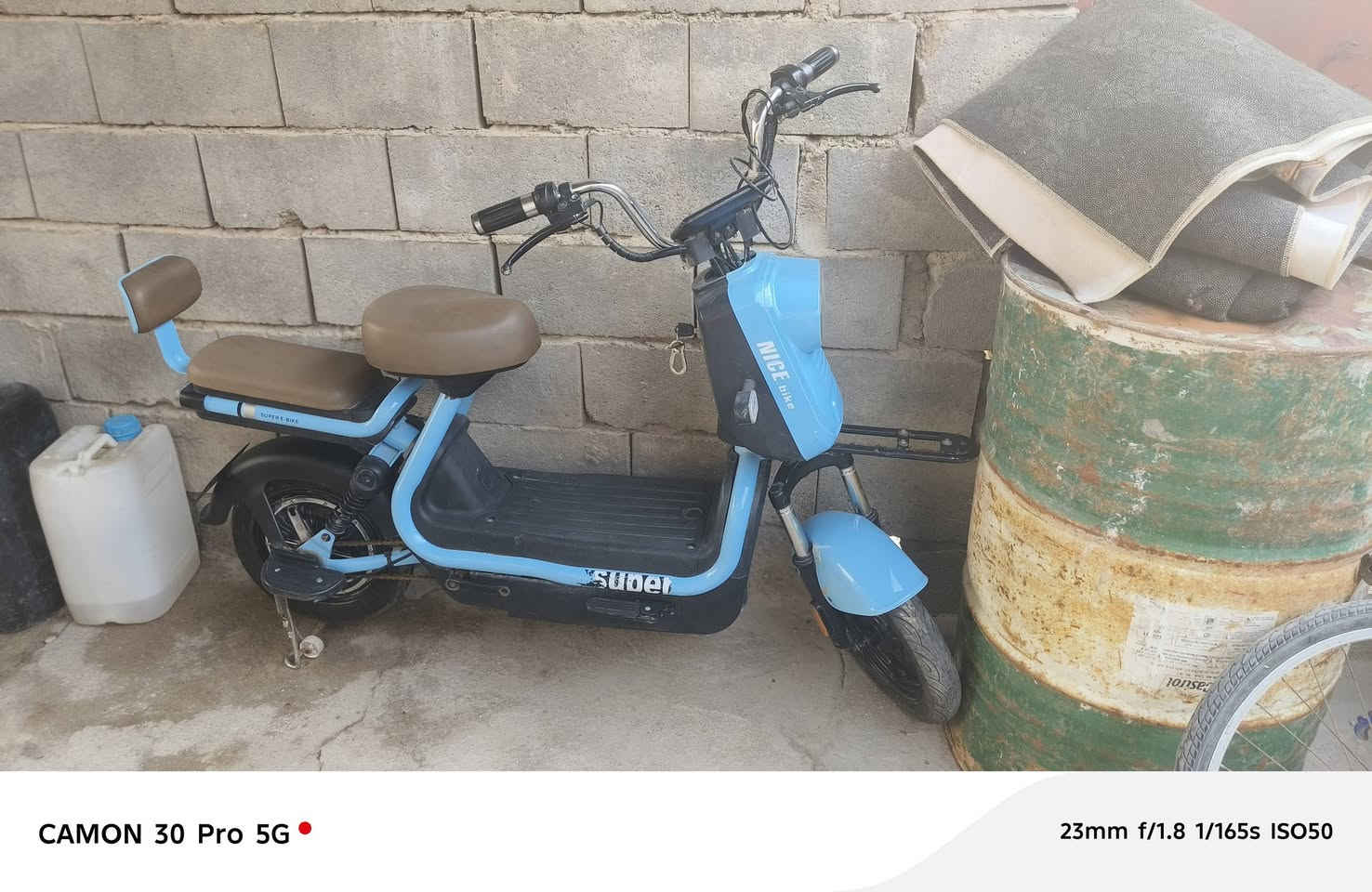 دراجه شحن للبيع جديدة
رادلها بس بطاريات السعر 100الف
للاستفسار اتصل على هاذ، الرقم بي واتساب 
***********
