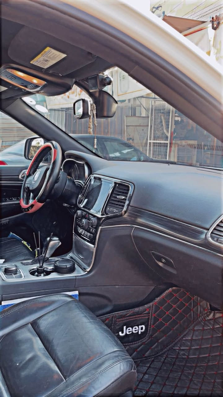السلام عليكم ورحمة الله وبركاته 

    ——للبيع——

جيب كراند شيروكي - jeep Grand Cherokee

وراد امريكي    -    بدون حادث

الموديل      2019

حجم المكينه   -    V6/3600

اللون     -    ابيض

المسافه المقطوعه   -    126.000mi

حاله السياره    -    بدون حادث

المواصفات 
- بصمه تشغيل
- بصمه أبواب 
- تشغيل عن بعد
- رادار جانبي 
- تنبيه قبل الاصطدام
- كشنات جلد
- شاشه ديجتال
- ستيرن كهربائي 
- اشاره بالمرايه
- حساس خلفي 
- شاشه كبيره تدعم نظام الأبل كار بلي ونظام الاندرويد
- دبل اكسل 
- اوتو ستوب 
- وضعيات قياده
- كشنات تدفئه امامية 
- كشن السايق خزن ميموري
- كشنات اماميه تبريد 
- ستيرن تدفئه
- صندوق كهربائي 
- كرسي السايق و الراكب بحركة كهربائية 
- تحكم ستيرن جهتين 
- تحديد سرعه
- مانع انزلاق
- كامره خلفيه دواره
باقي المواصفات معروفه

رقم السيارة        ——       اربيل
موقع السيارة      ——       سليمانية 

السعر 270 ورقه

للأستفسار    ——     ***********
