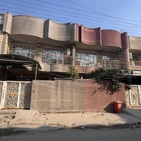 للبيع منزل مساحة ١٧٥ متر الوجهة ٧ والنزال ٢٥  يحتوي الطابق الارضي على ...