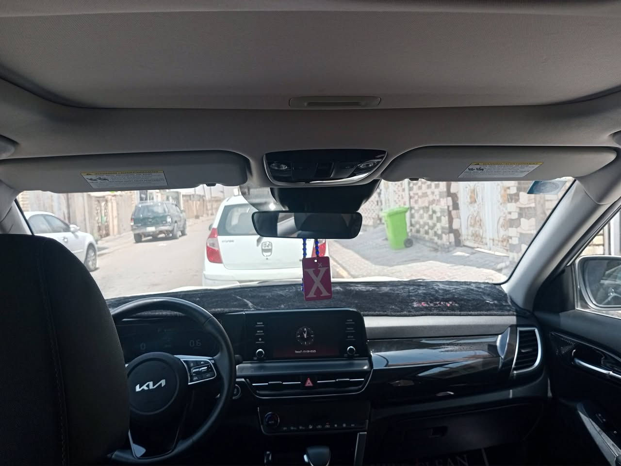 السلام عليكم كيا سيلتوس موديل 25 وارد امريكي ضرر تبديل جاملغ امامي نفس لون اصلي ماشي 7000 فول مواصفات  سياره على وضع الشركه السياره كوري محرك 2000دوش سعر195 للاتصال ***********
