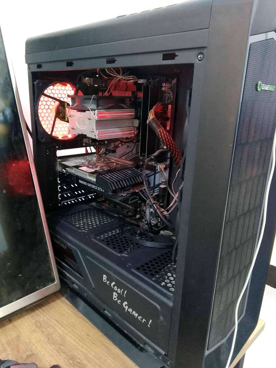 كيس Pc للبيع او مراوس بايفون
المعالج cori5 الجيل التاسع 
رام 8×2=16
هارد hhd 1T 
ssd 128
كارت Gtx1650
مبرد غازي 7فانات 700w كيس rgb
السعر 500 وبيه مجال 
المكان واسط الكوت استفسار خاص او واتساب فقط *********** توصيل موجود
