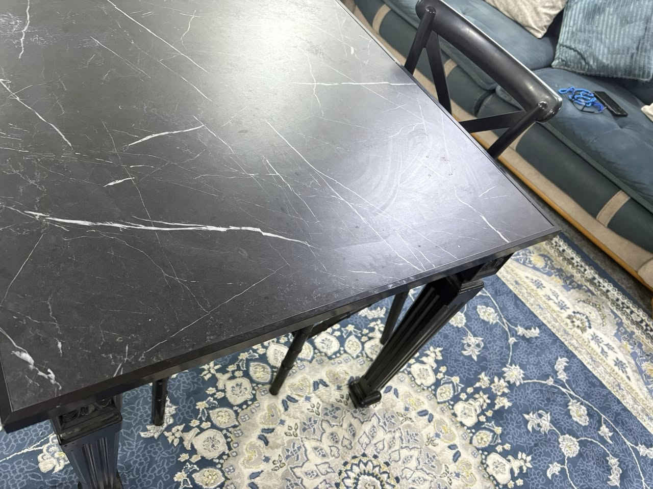 ميز 4 كراسي نضيف السعر 100 الرقم ***********
