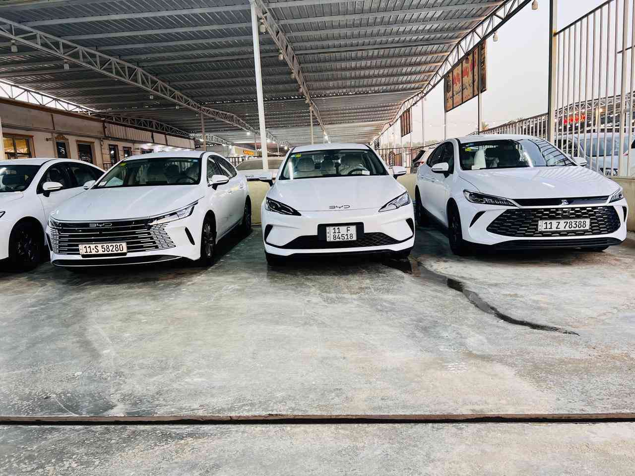 سلام عليكمBYD 2025زيرو  مرقم بغداد وجاهز كن بلاص سيل05 دستروير05 و تيوتا كروز و نيسان سنترا سعر مناسبه العنوان بغداد اليوسفيه ***********
